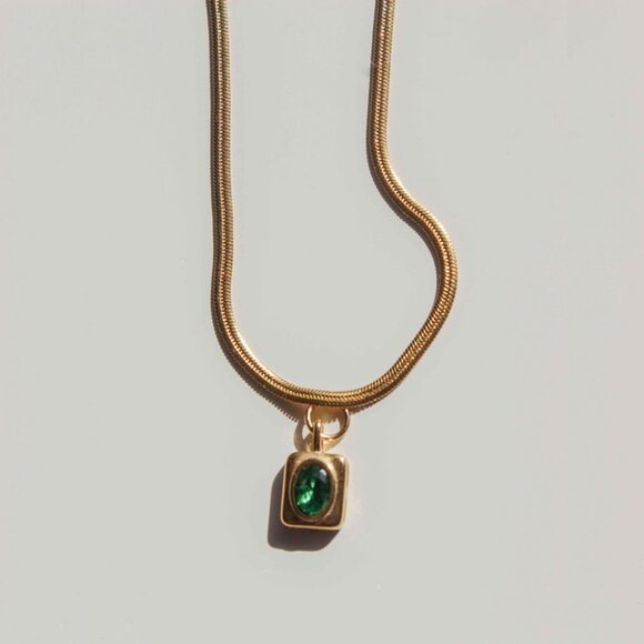 Vintage Style Necklace with Square Pendant Stainless Steel 18k Gold Plate - Picture 3 of 6